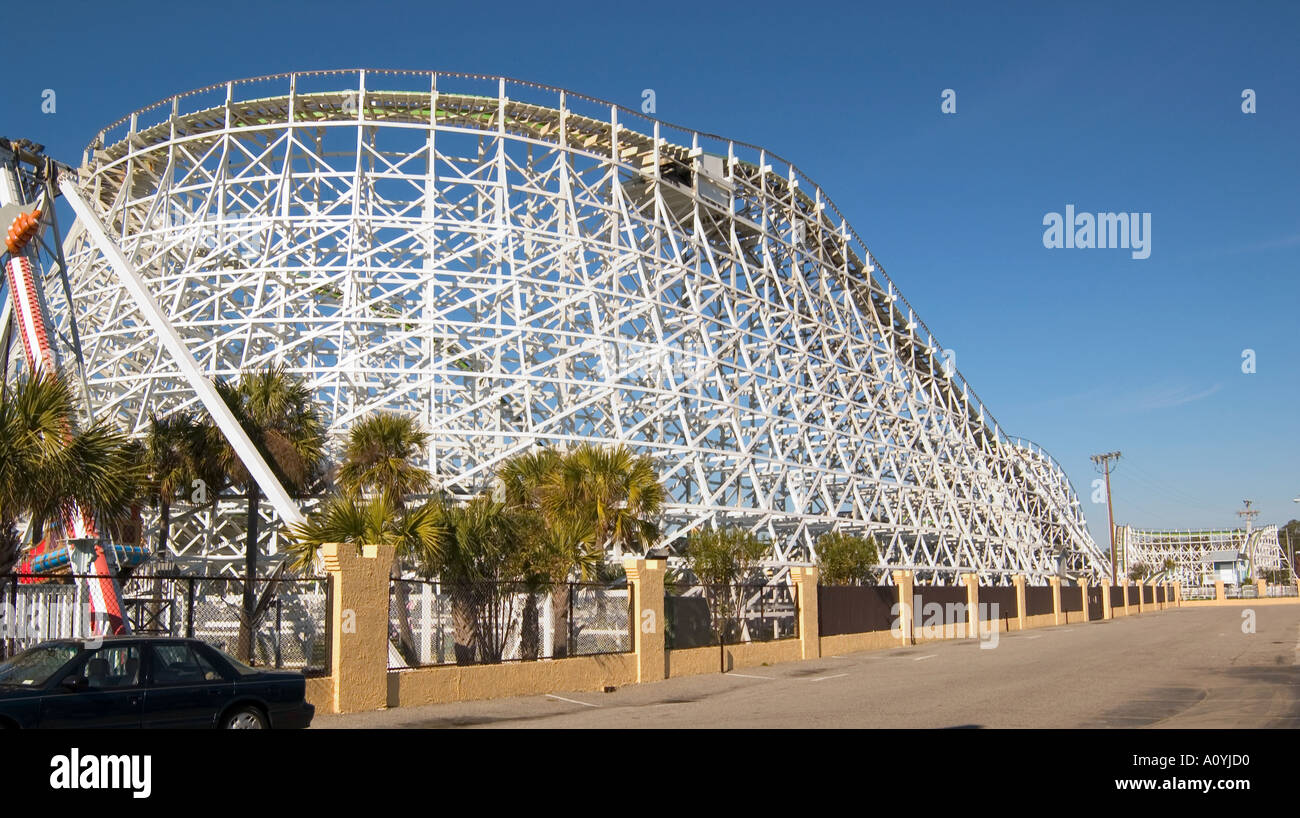 Montagne russe giganti in legno al Family Kingdom Myrtle Beach, South Carolina. STATI UNITI Foto Stock