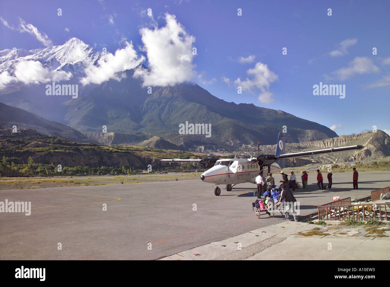 Aeroporto di Jomsom nella regione himalayana di Mustang inferiore in Nepal Foto Stock