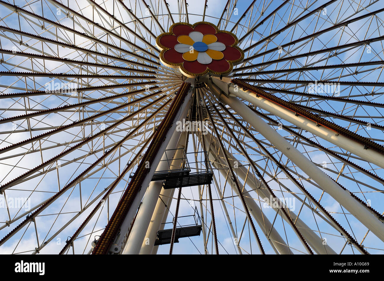 Il parco di divertimenti Prater di Vienna, fiore gigante ruota di traghetto Foto Stock