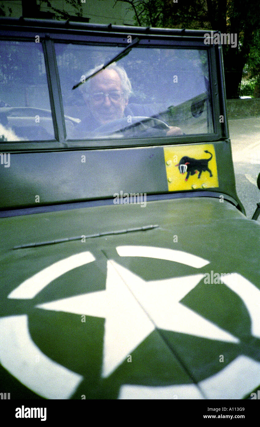 L uomo nella guerra mondiale 2 American Jeep Foto Stock