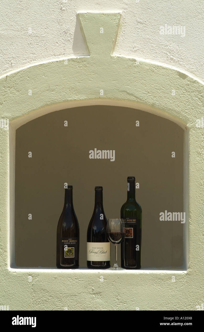 Selezione di vini in bottiglia prodotta al Post House cantina Helderberg Stellenbosh western cape South Africa RSA Foto Stock