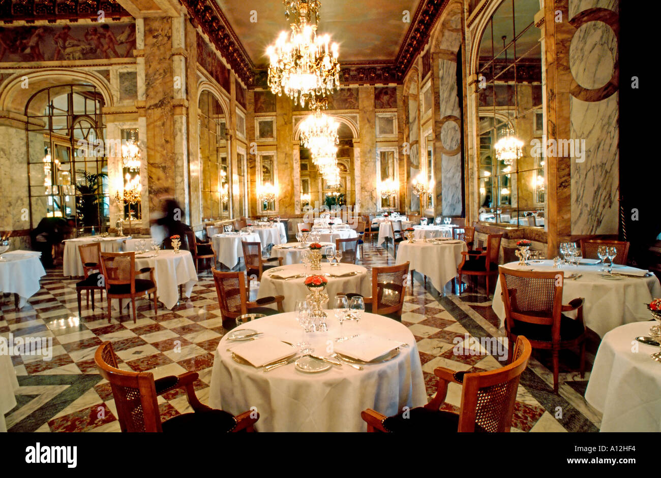 Parigi Francia, alta cucina francese, ristorante elegante, Hotel de Crillon, interni di lusso tradizionali, Interni europei vuoti, raffinati ristoranti di Parigi, eleganti Foto Stock