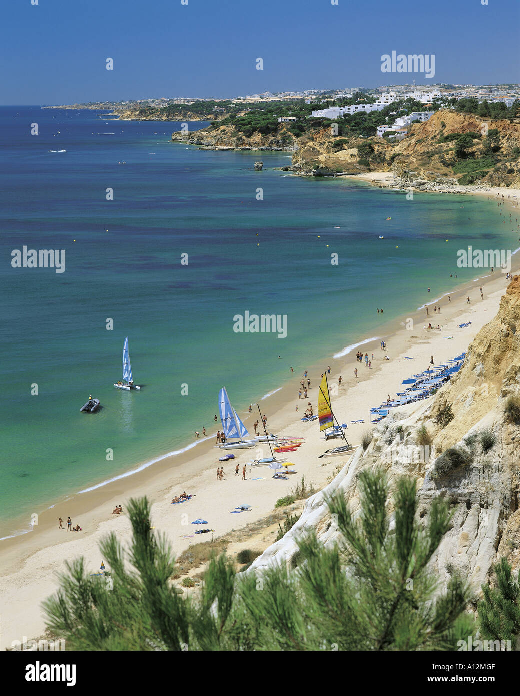 Spiaggia Praia da Falesia da scogliere vicino al hotel Sheraton, Portogallo, Algarve Foto Stock