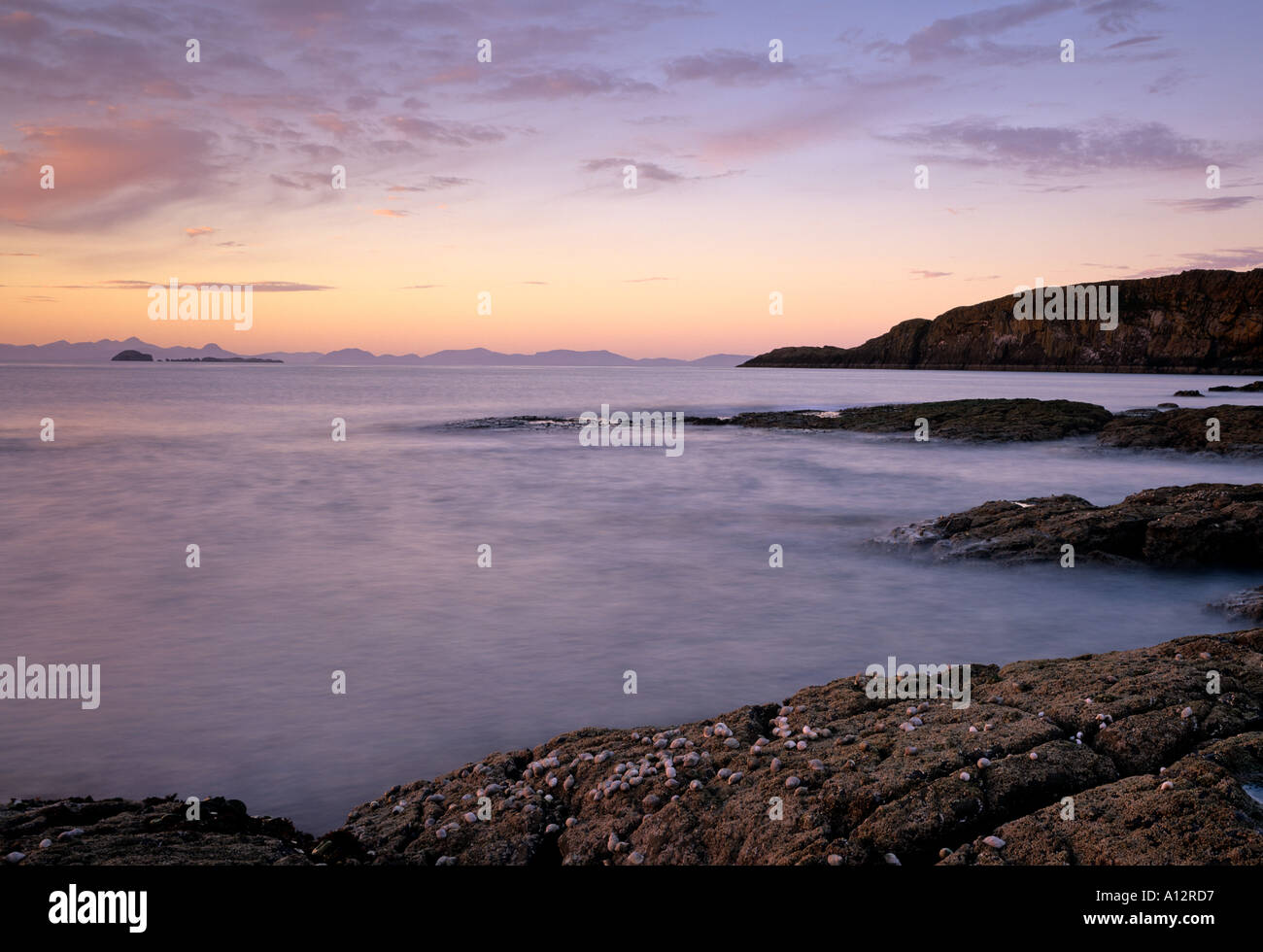 Il tramonto sulla baia di Duntulm Isola di Skye Foto Stock