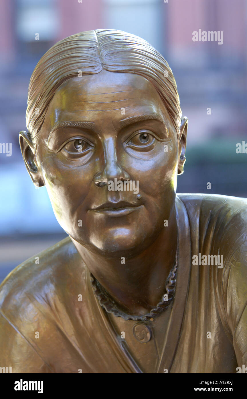 Lucy statua di pietra parte del Boston donna Memorial. Fotografia digitale Foto Stock
