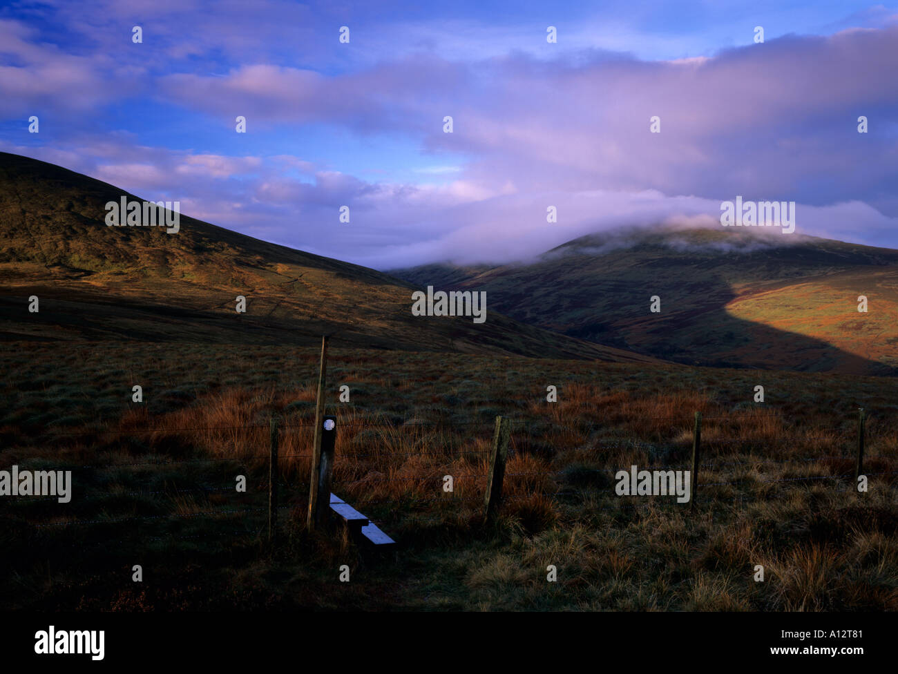 Il Northumberland Cheviot colline basse nubi oltre la Cheviot Foto Stock