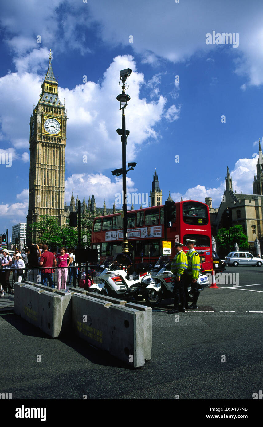 Misure di protezione presso la piazza del Parlamento nella città di Londra Inghilterra REGNO UNITO Foto Stock