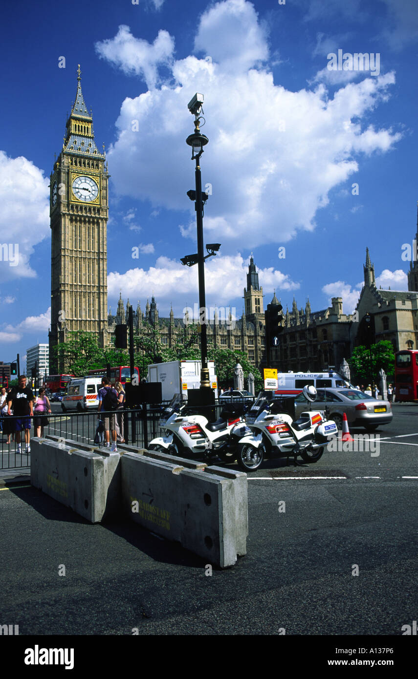 Misure di protezione presso la piazza del Parlamento nella città di Londra Inghilterra REGNO UNITO Foto Stock