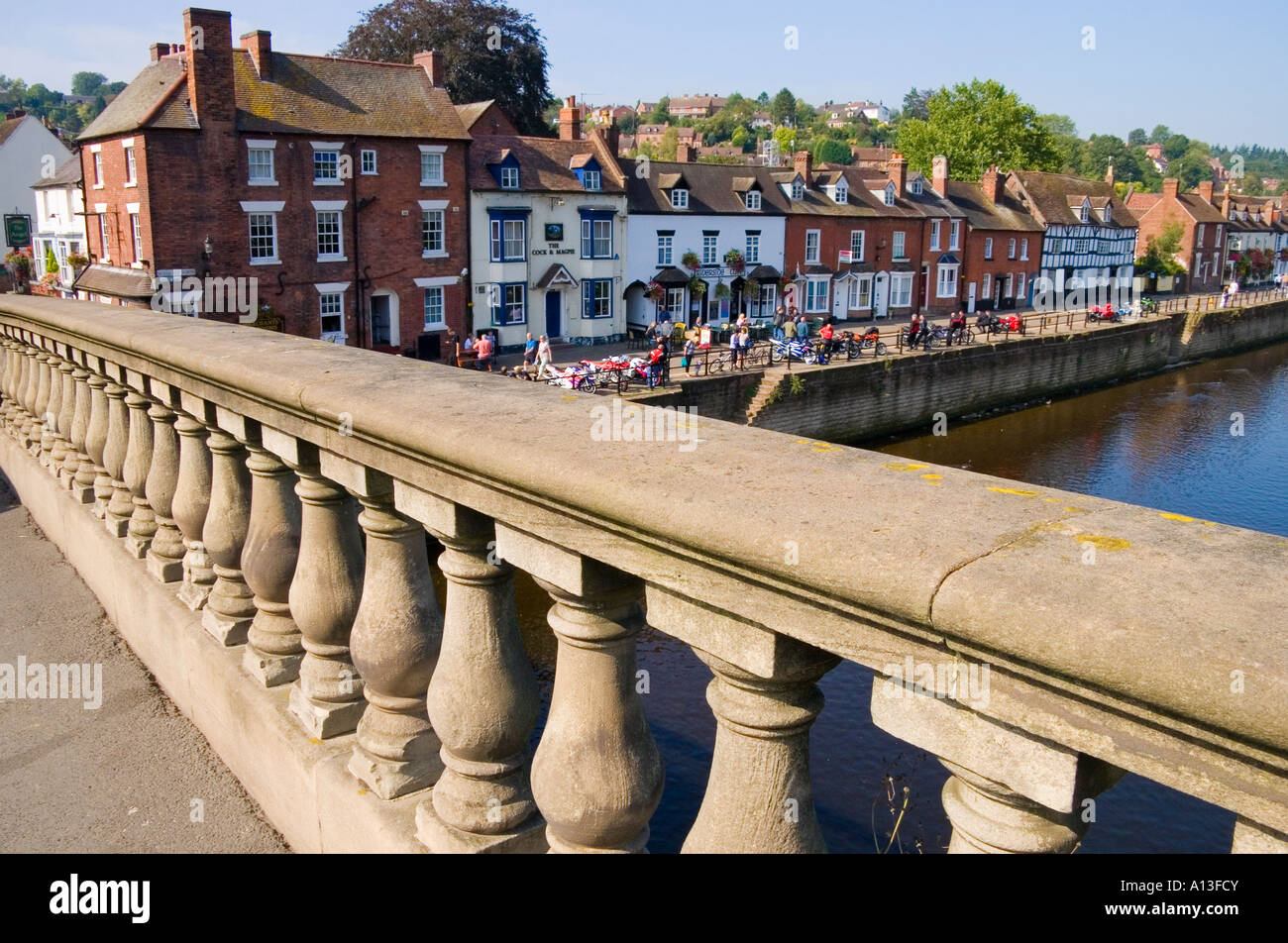 Severnside a nord e il fiume Severn da Thomas Telford il ponte sopra il fiume Severn, Bewdley, Hereford e Worcester, Inghilterra Foto Stock