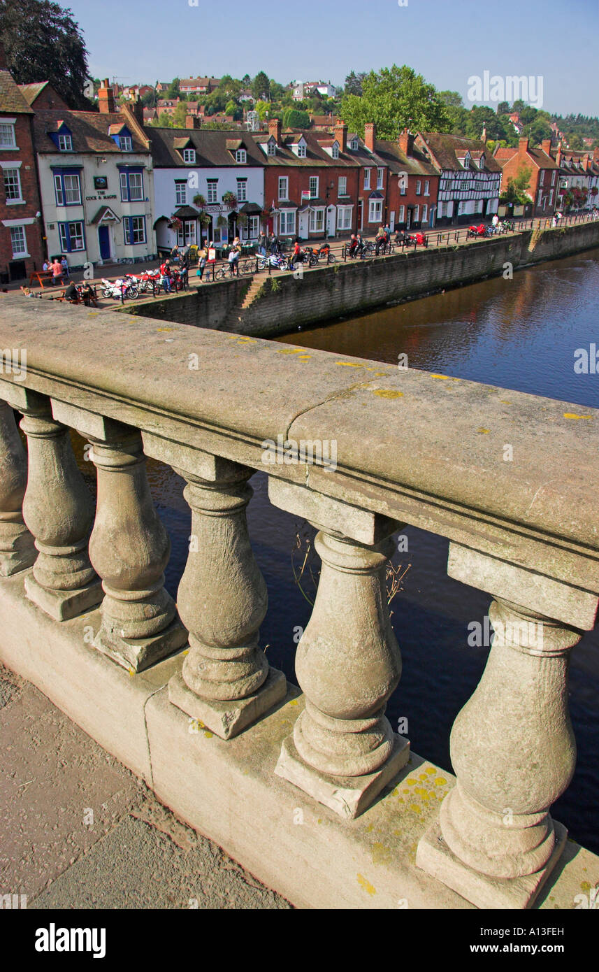 Severnside a nord e il fiume Severn da Thomas Telford il ponte sopra il fiume Severn, Bewdley, Hereford e Worcester, Inghilterra Foto Stock