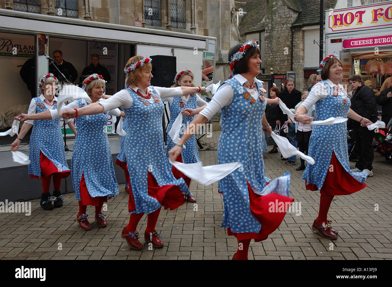 DANZATORI CON GLI ZOCCOLI Foto Stock