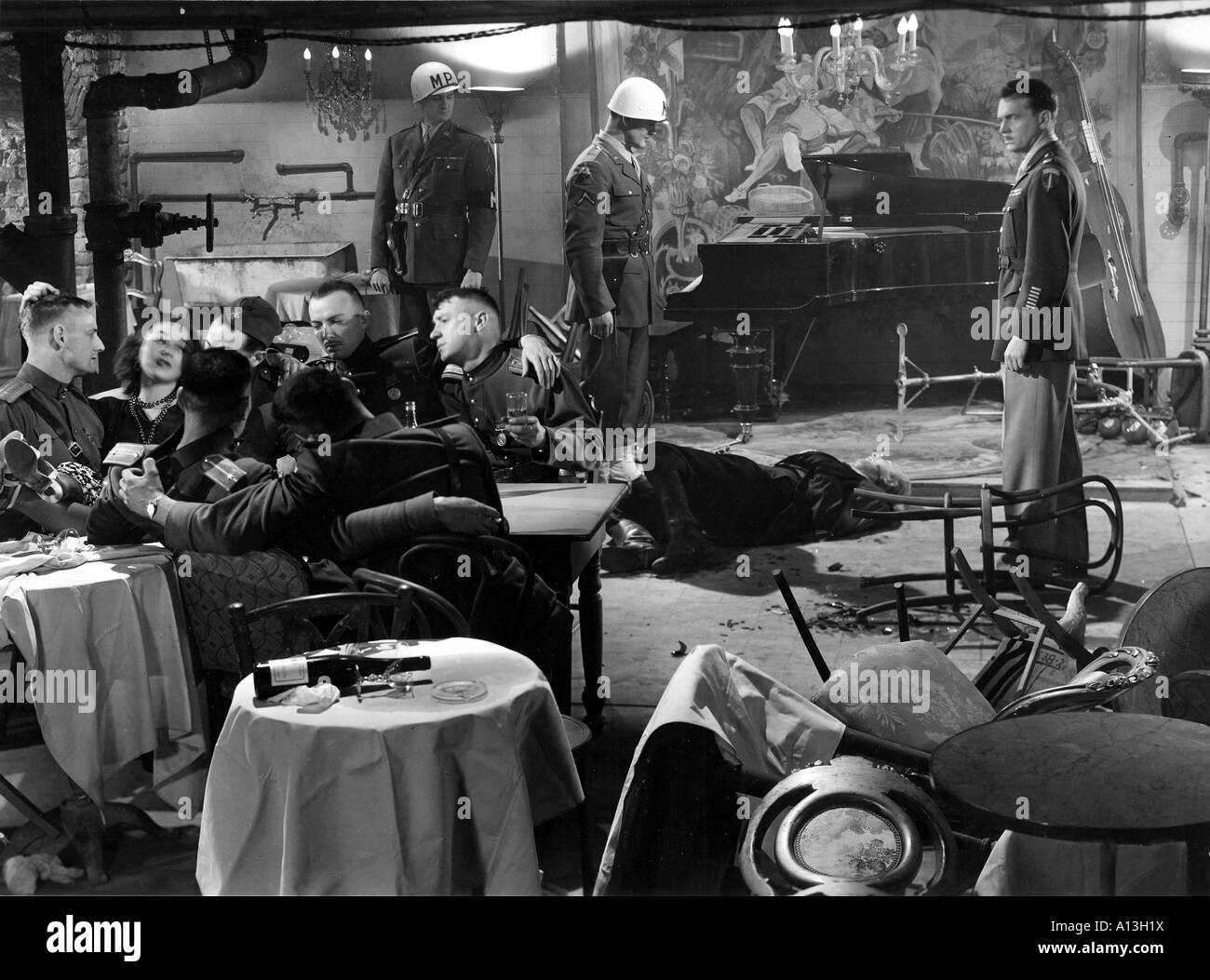 Un affare estero Anno 1948 Director Billy Wilder John Lund Foto Stock