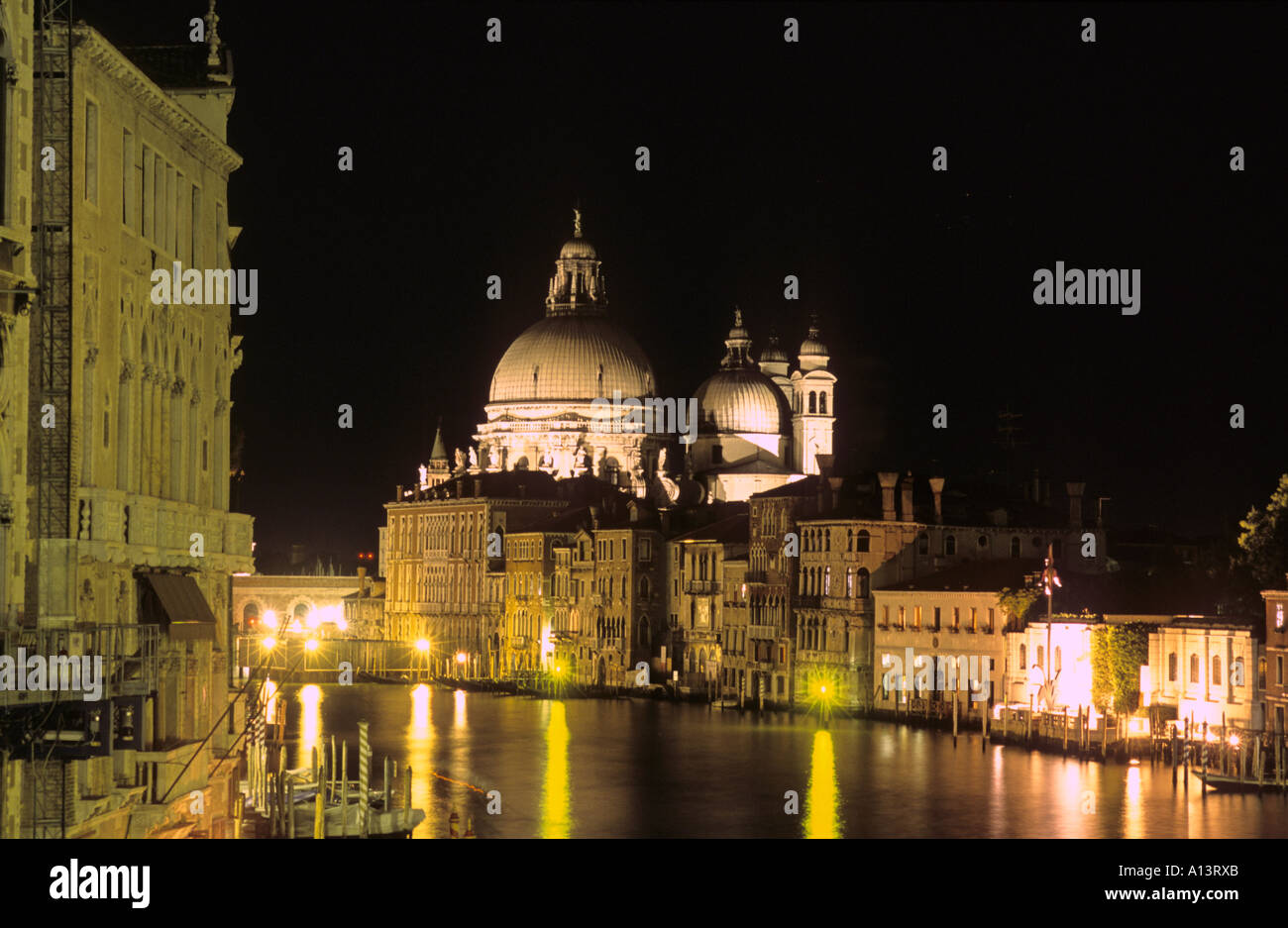 Santa Maria della Salute nel Canale Grande. Venezia, Italia Foto Stock