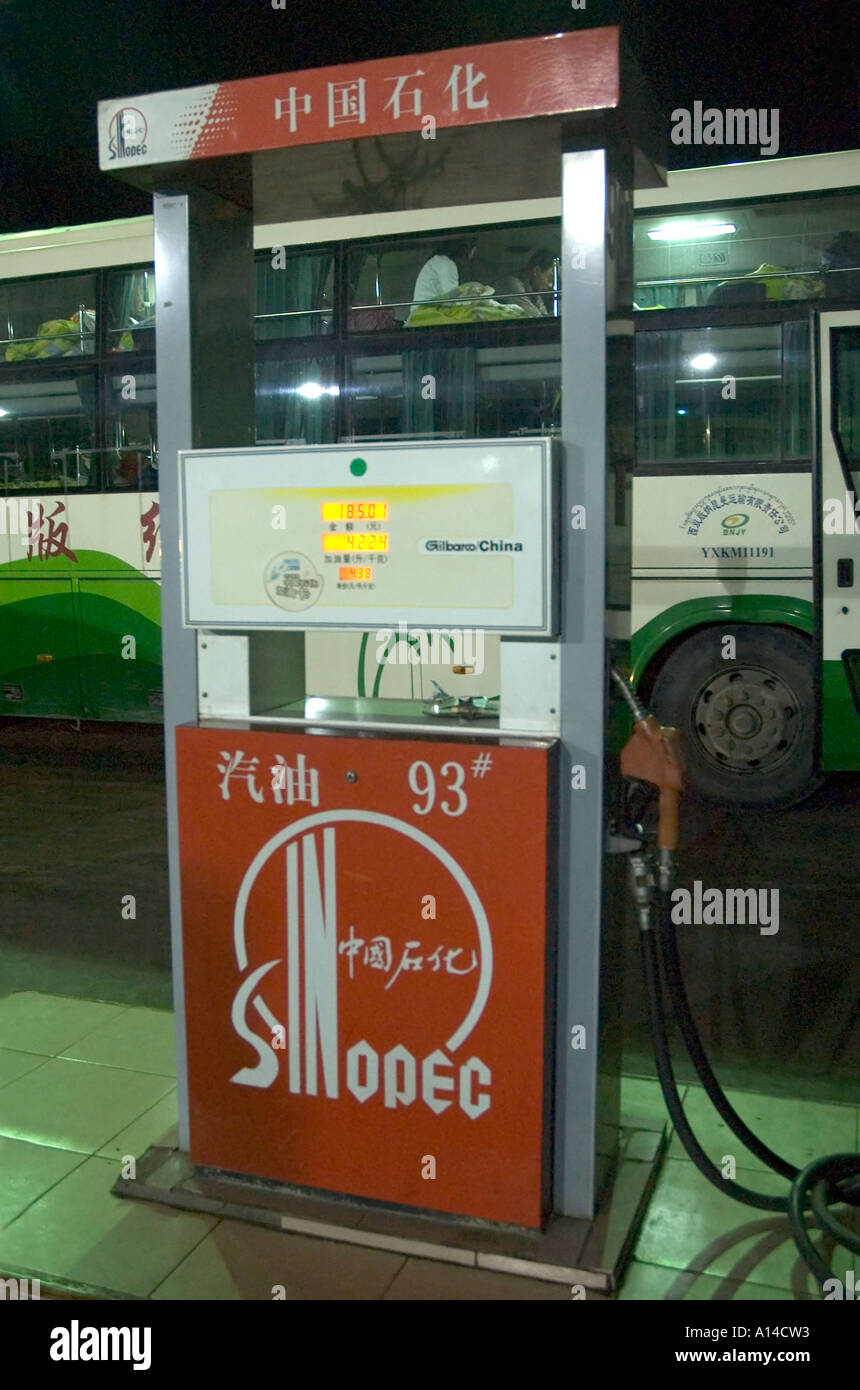 Close-up di una pompa di carburante in una SINOPEC PETROL station in Kunming, in Cina. Foto Stock