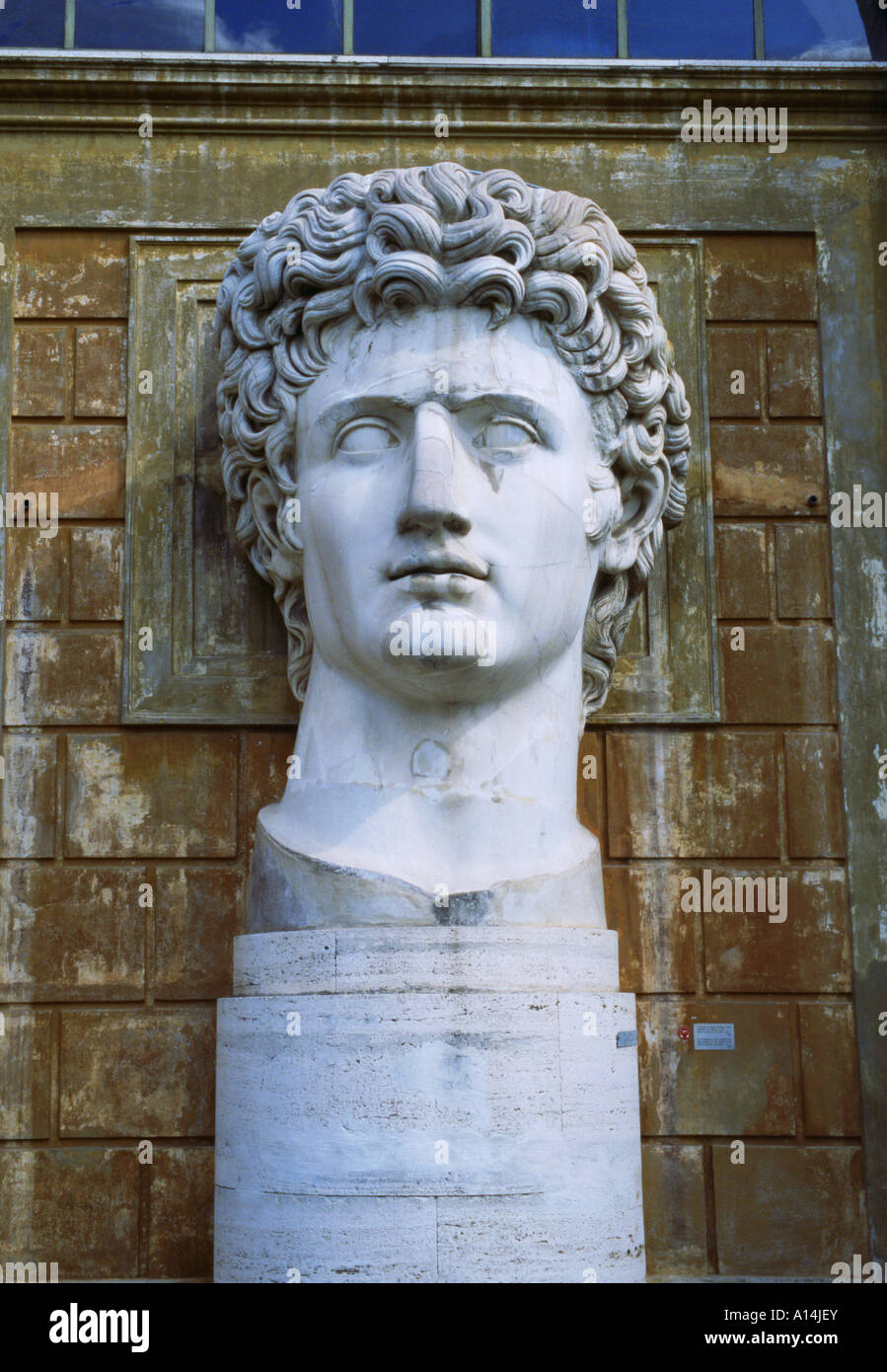 Statua della testa di Davide nel cortile del Museo del Vaticano Roma Italia Foto Stock