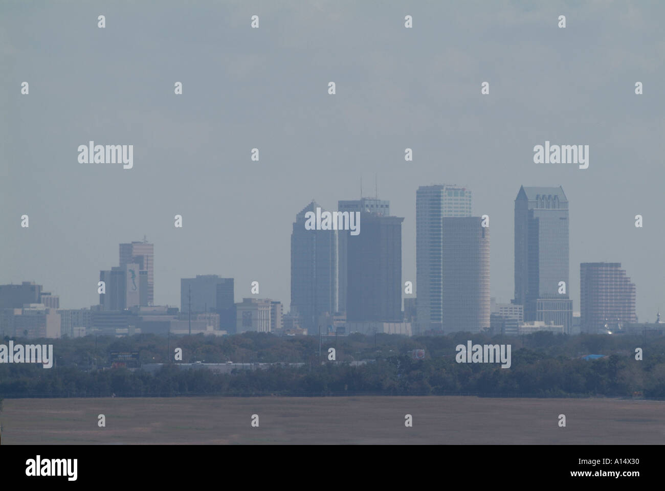 Di Haze e di inquinamento atmosferico su Tampa Florida Foto Stock