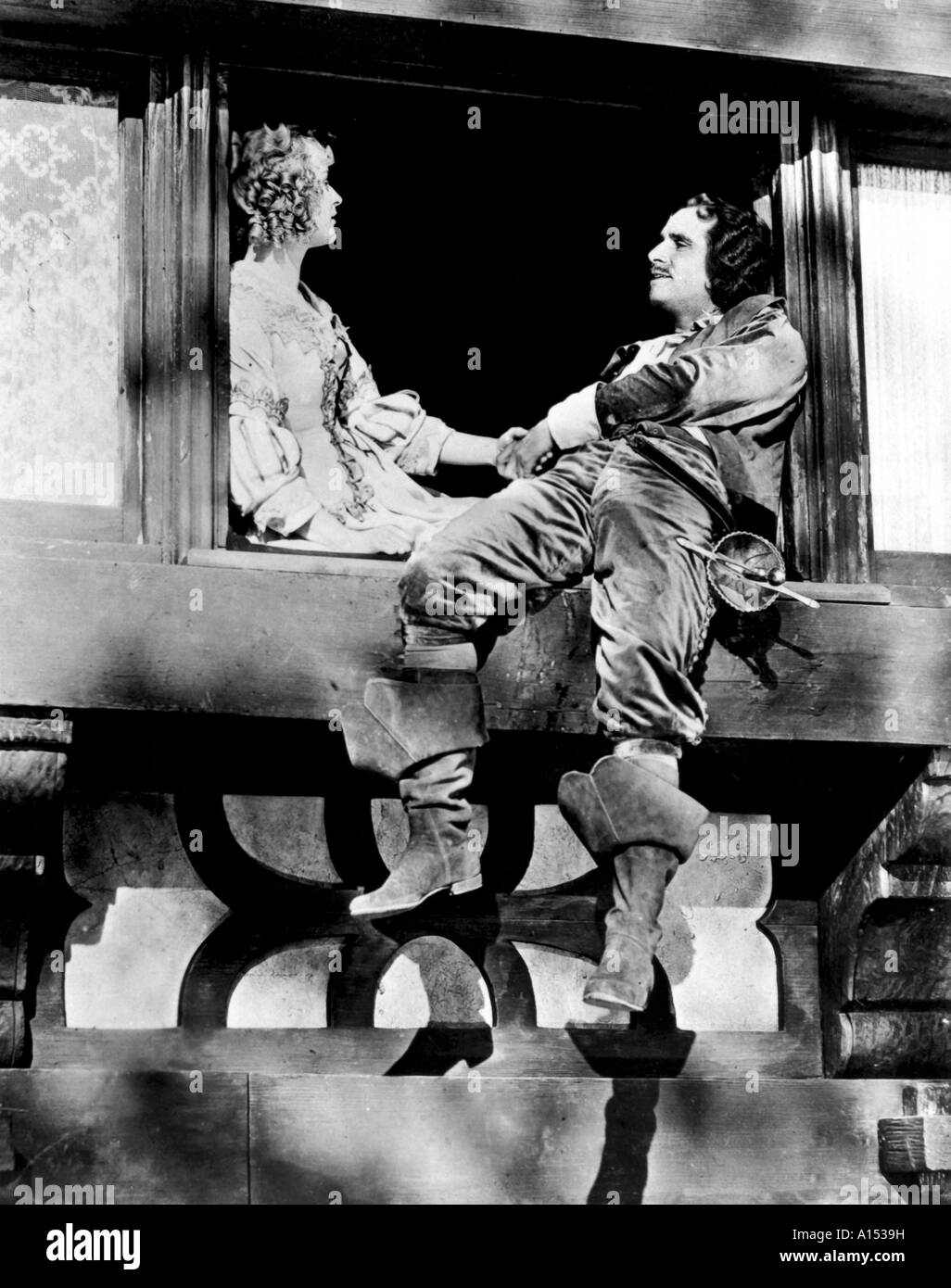 I tre moschettieri Anno 1921 Direttore Fred Niblo Douglas Fairbanks Marguerite de La Motte basato su Alexandre Dumas prenota Foto Stock
