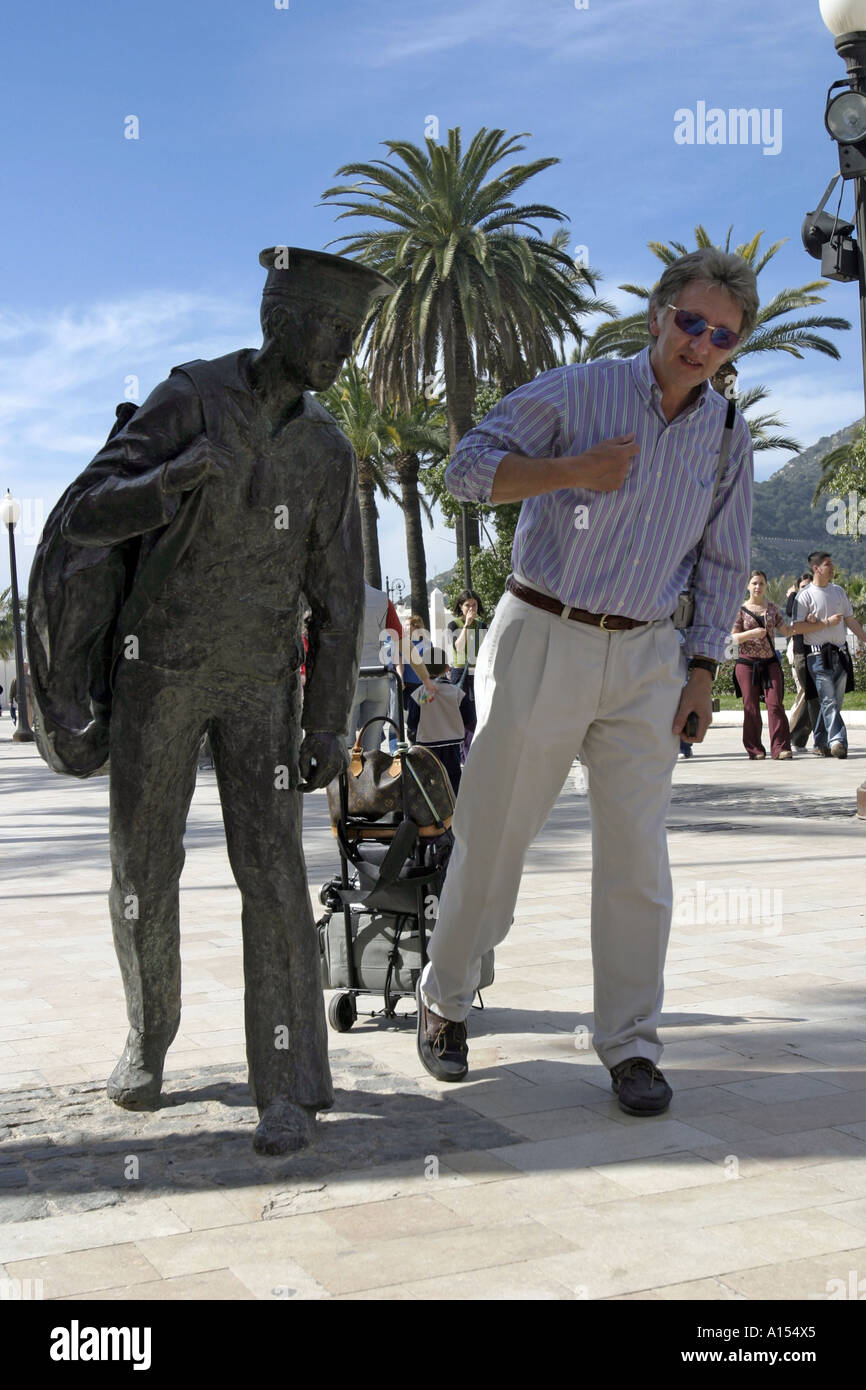 Uomo che mimano una dimensione di vita sailor statua Cartagena Spagna Spain Foto Stock