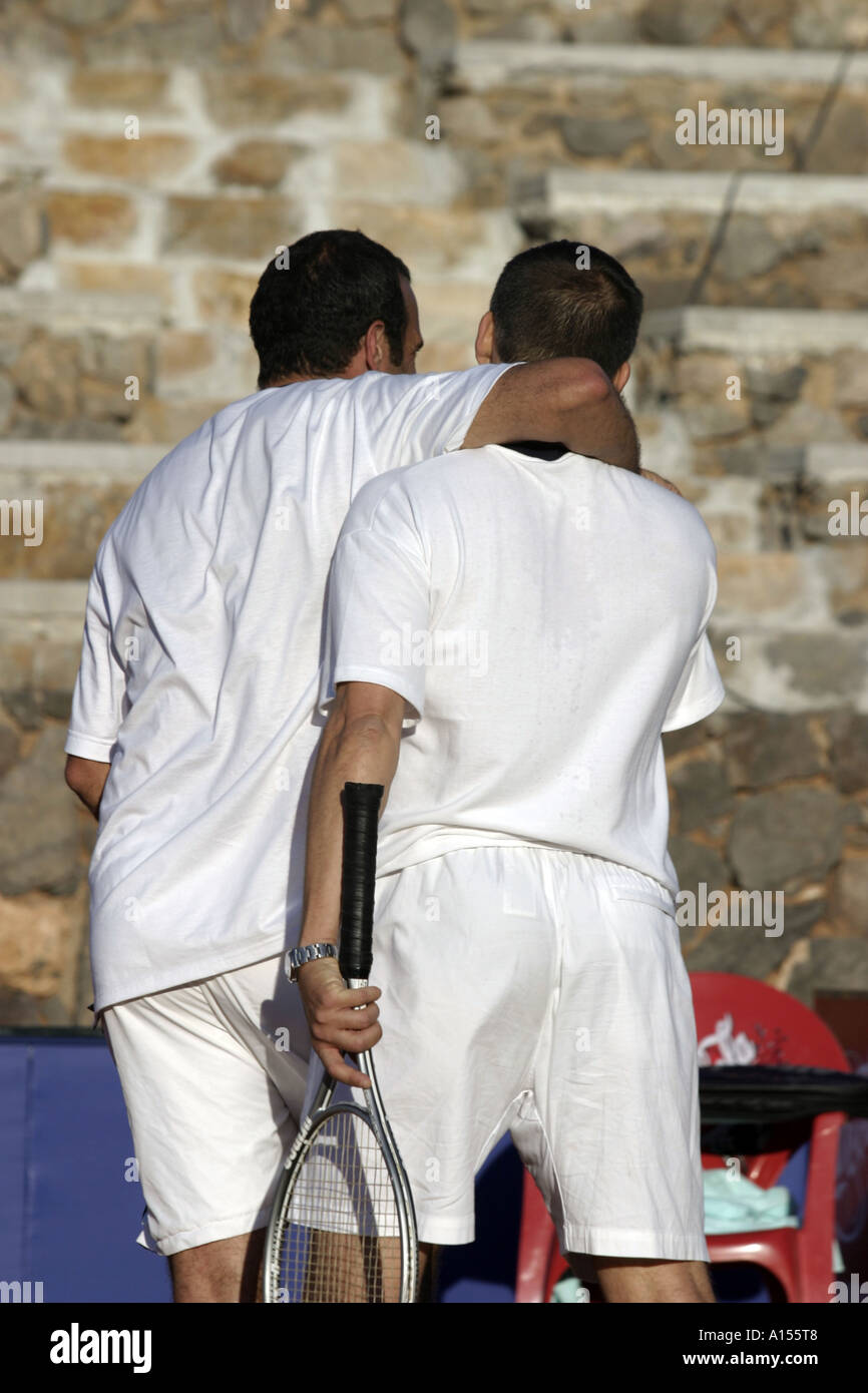 Tennis doppio congratularci gli uni con gli altri Foto Stock