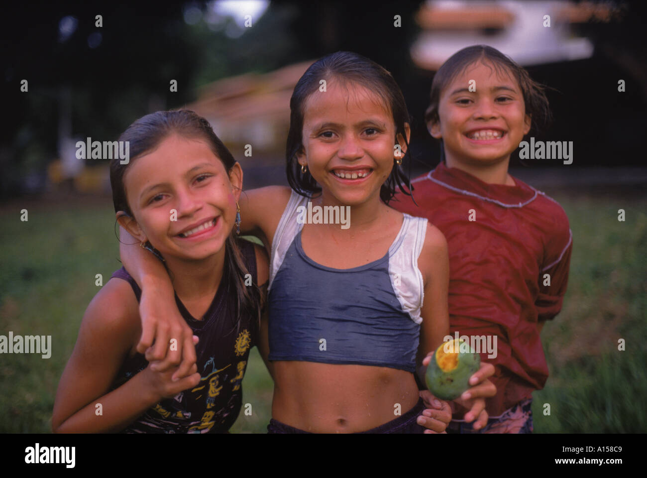 Ritratto di un gruppo di bambini sorridenti a Alter do Chao Tapajos nell'area amazzonica del Brasile America del Sud K Gillham Foto Stock