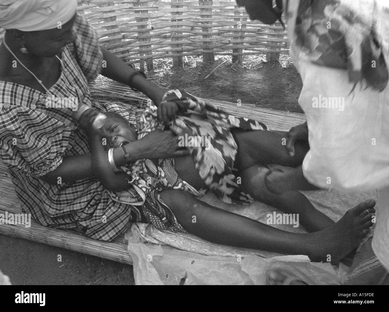 L'Awa lama è circumcisized nel villaggio di Dembel Jumpora nel paese africano e Dell'ovest della Guinea Bissau. La Guinea Bissau è Foto Stock