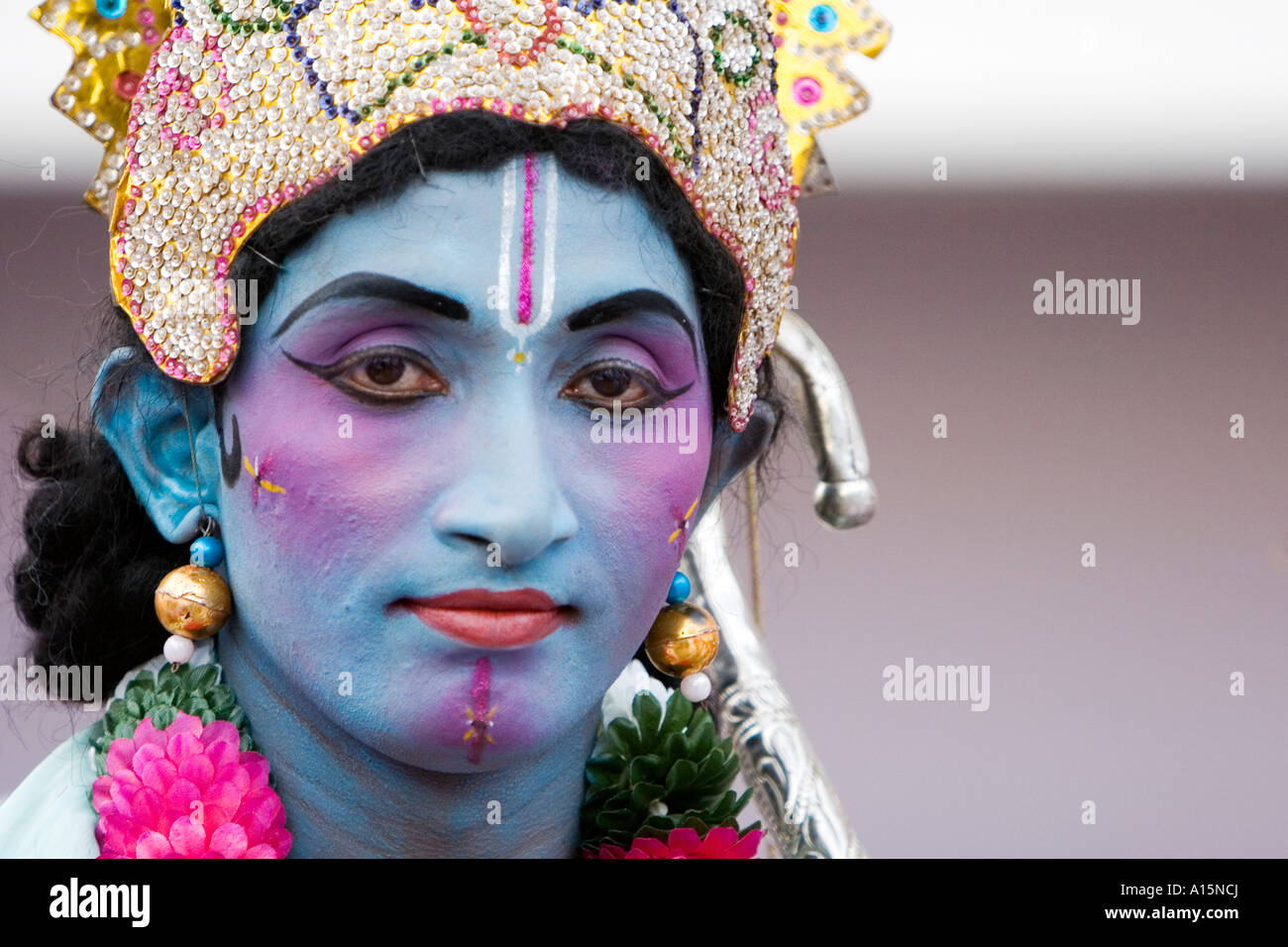 Indian street performer vestito come Signore Rama Foto Stock