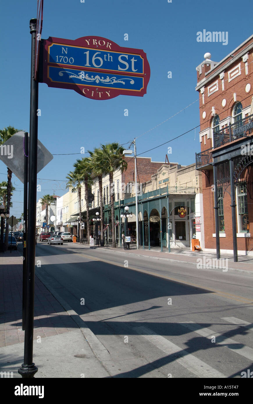 Florida popolare destinazione turistica a Ybor City Tampa FL città nota per il fatto a mano di sigari dal tabacco importato in tutto il mondo Foto Stock