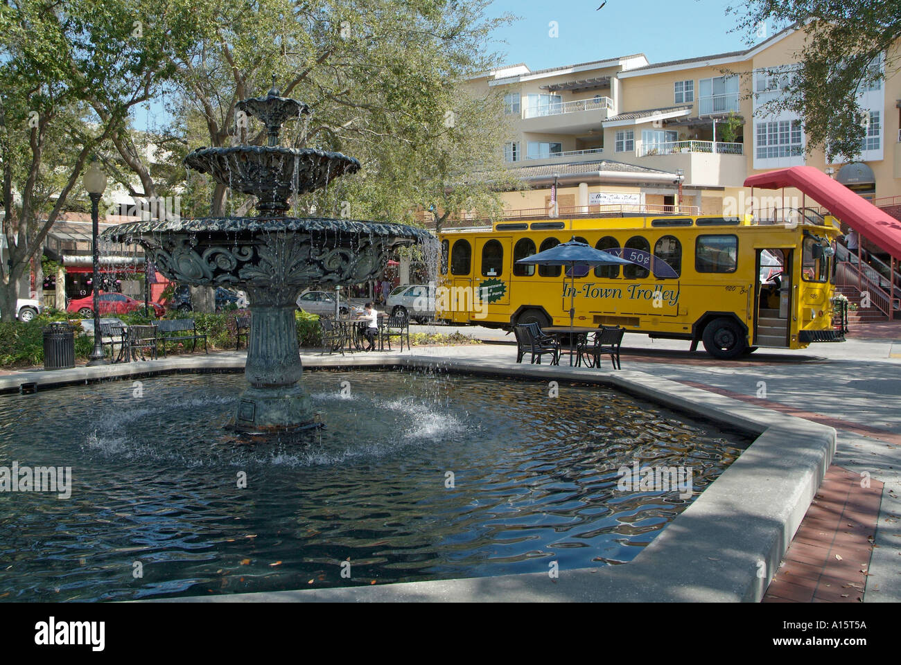 La pittoresca area dello shopping di Tampa Florida sanno come Old Hyde Park Village Shopping e ristorante mangiare distretto di questa città Foto Stock