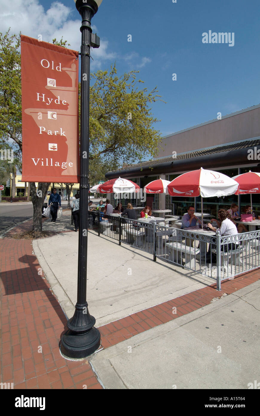 La pittoresca area dello shopping di Tampa Florida sanno come Old Hyde Park Village Shopping e ristorante mangiare distretto di questa città Foto Stock