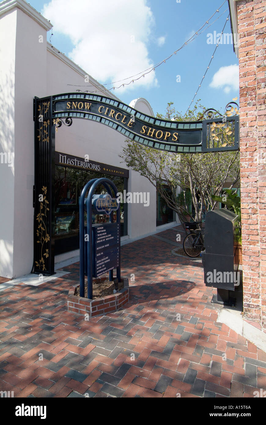 La pittoresca area dello shopping di Tampa Florida sanno come Old Hyde Park Village Shopping e ristorante mangiare distretto di questa città Foto Stock