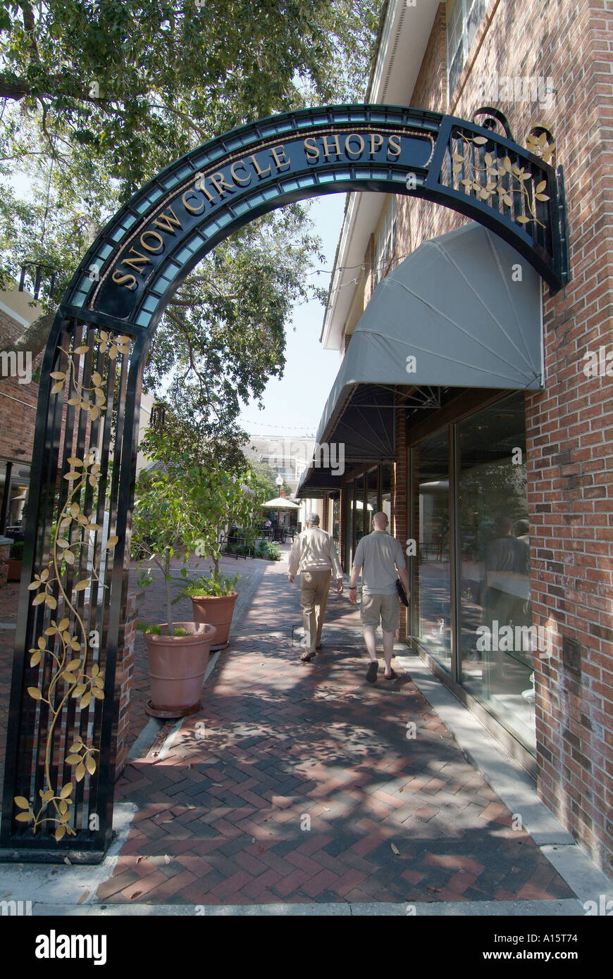 La pittoresca area dello shopping di Tampa Florida sanno come Old Hyde Park Village Shopping e ristorante mangiare distretto di questa città Foto Stock