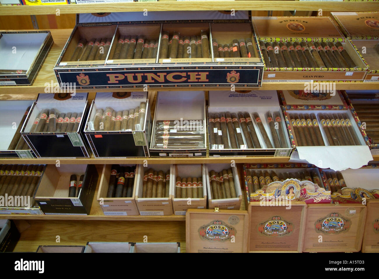 Florida popolare destinazione turistica a Ybor City Tampa FL città nota per il fatto a mano di sigari dal tabacco importato in tutto il mondo Foto Stock