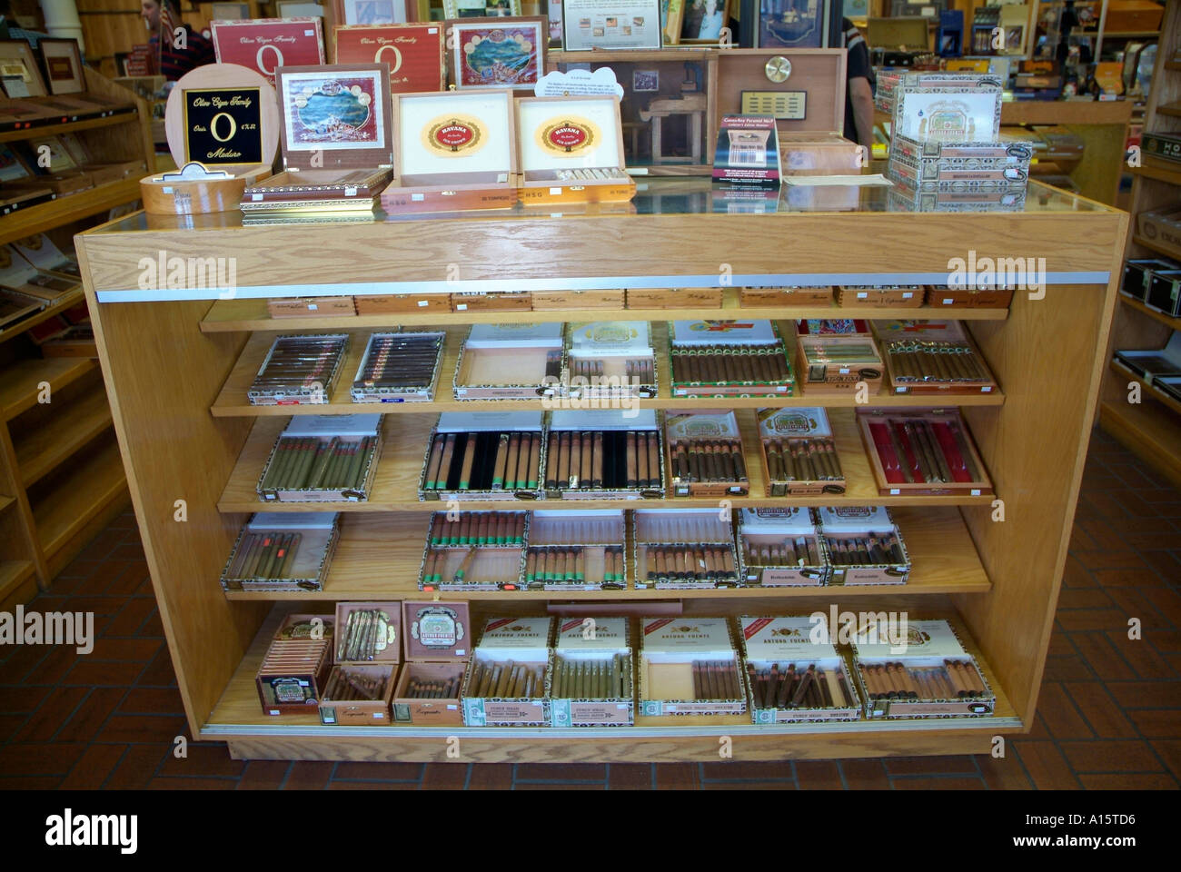 Florida popolare destinazione turistica a Ybor City Tampa FL città nota per il fatto a mano di sigari dal tabacco importato in tutto il mondo Foto Stock