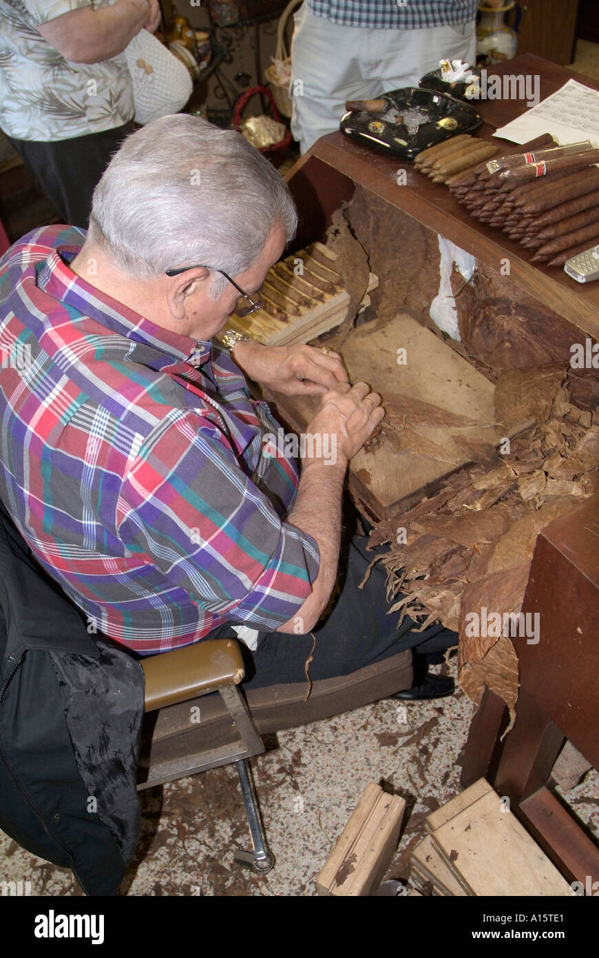 Florida popolare destinazione turistica a Ybor City Tampa FL città nota per il fatto a mano di sigari dal tabacco importato in tutto il mondo Foto Stock