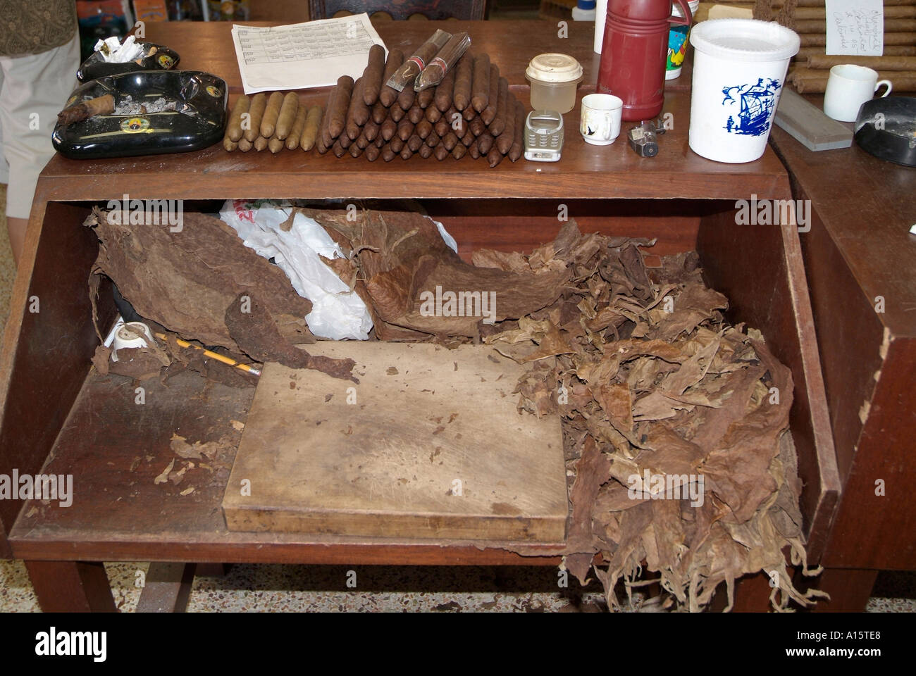 Florida popolare destinazione turistica a Ybor City Tampa FL città nota per il fatto a mano di sigari dal tabacco importato in tutto il mondo Foto Stock