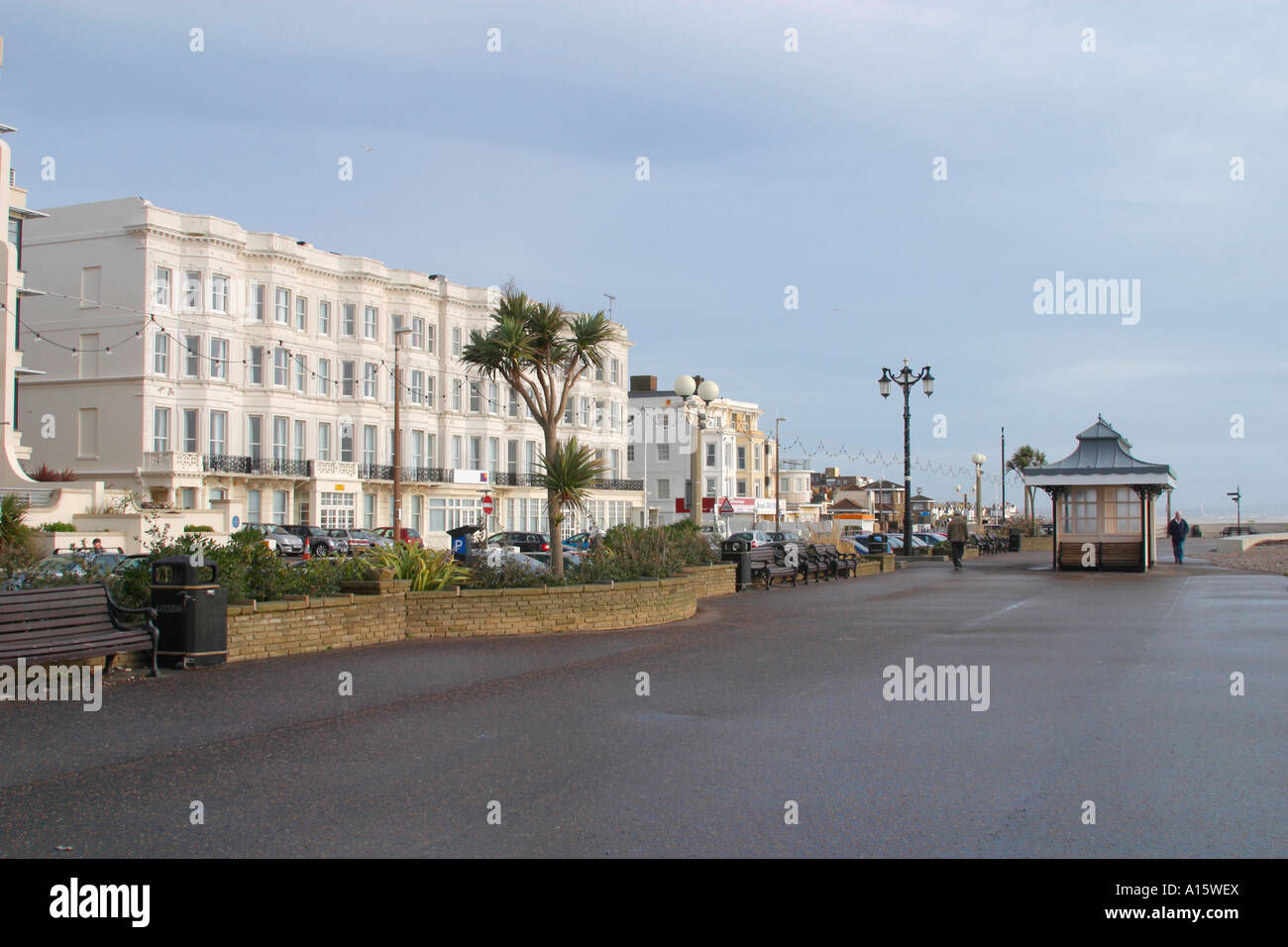 Worthing seafront su una mattina inverni Foto Stock