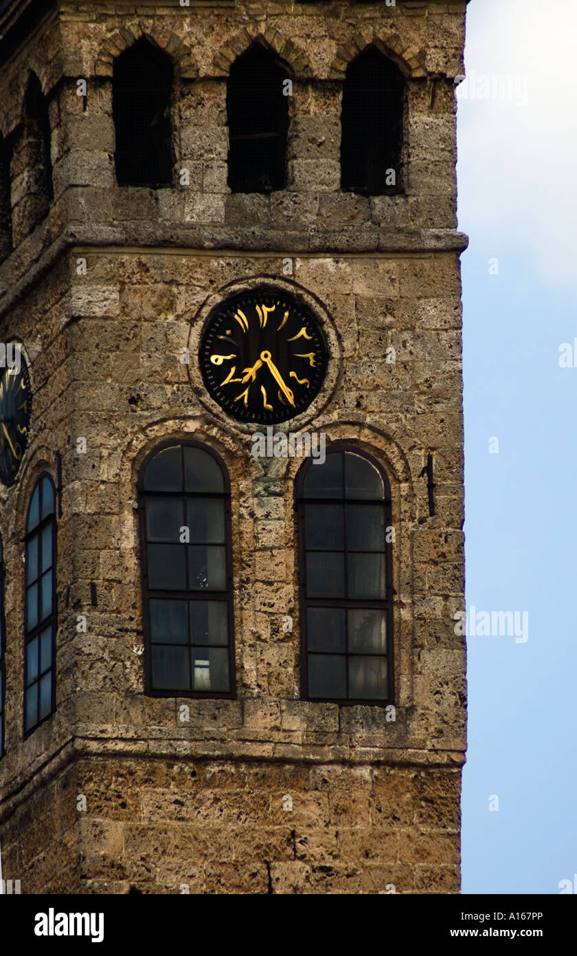 Torre dell Orologio con numeri arabi area bascarsija Sarajevo in Bosnia Erzegovina Foto Stock