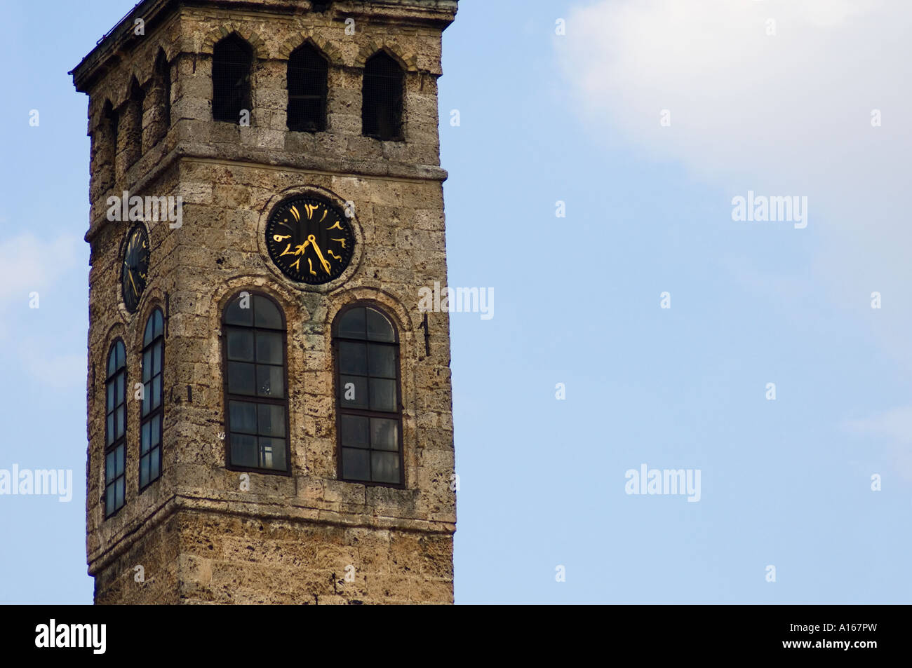Torre dell Orologio con numeri arabi area bascarsija Sarajevo in Bosnia Erzegovina Foto Stock