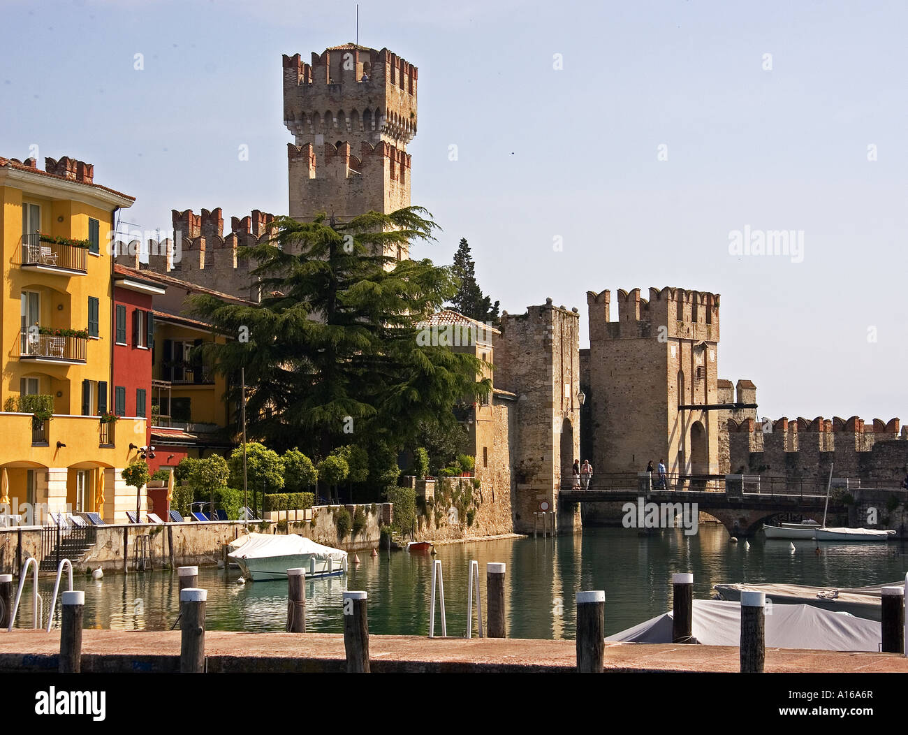 Castello scaligero di Torri del Benaco sul Lago di Garda Veneto Italia Foto Stock