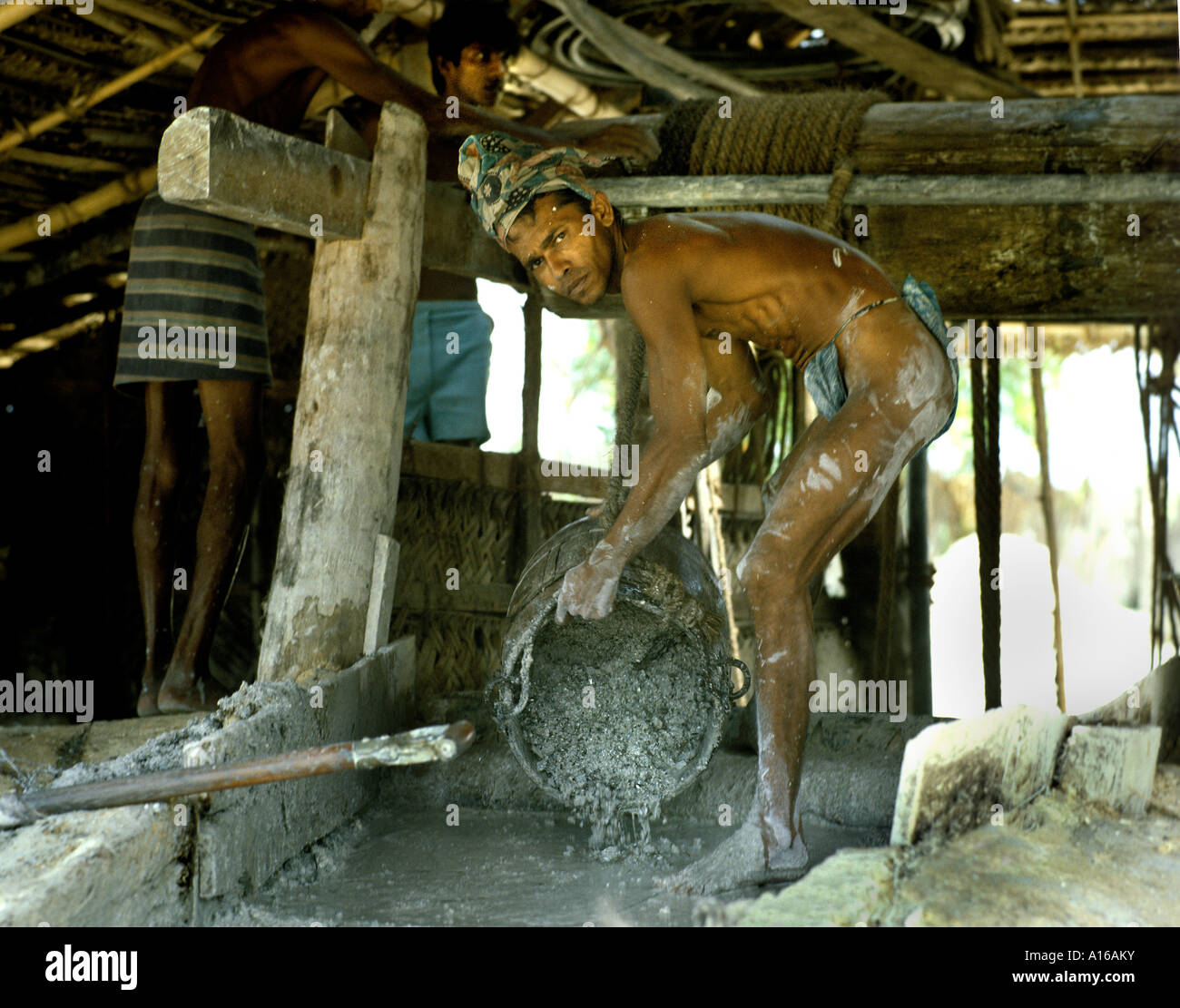 Sri Lanka Ratnapura Mining Moonstone zaffiro pietre preziose Ruby gioielli Gems Foto Stock
