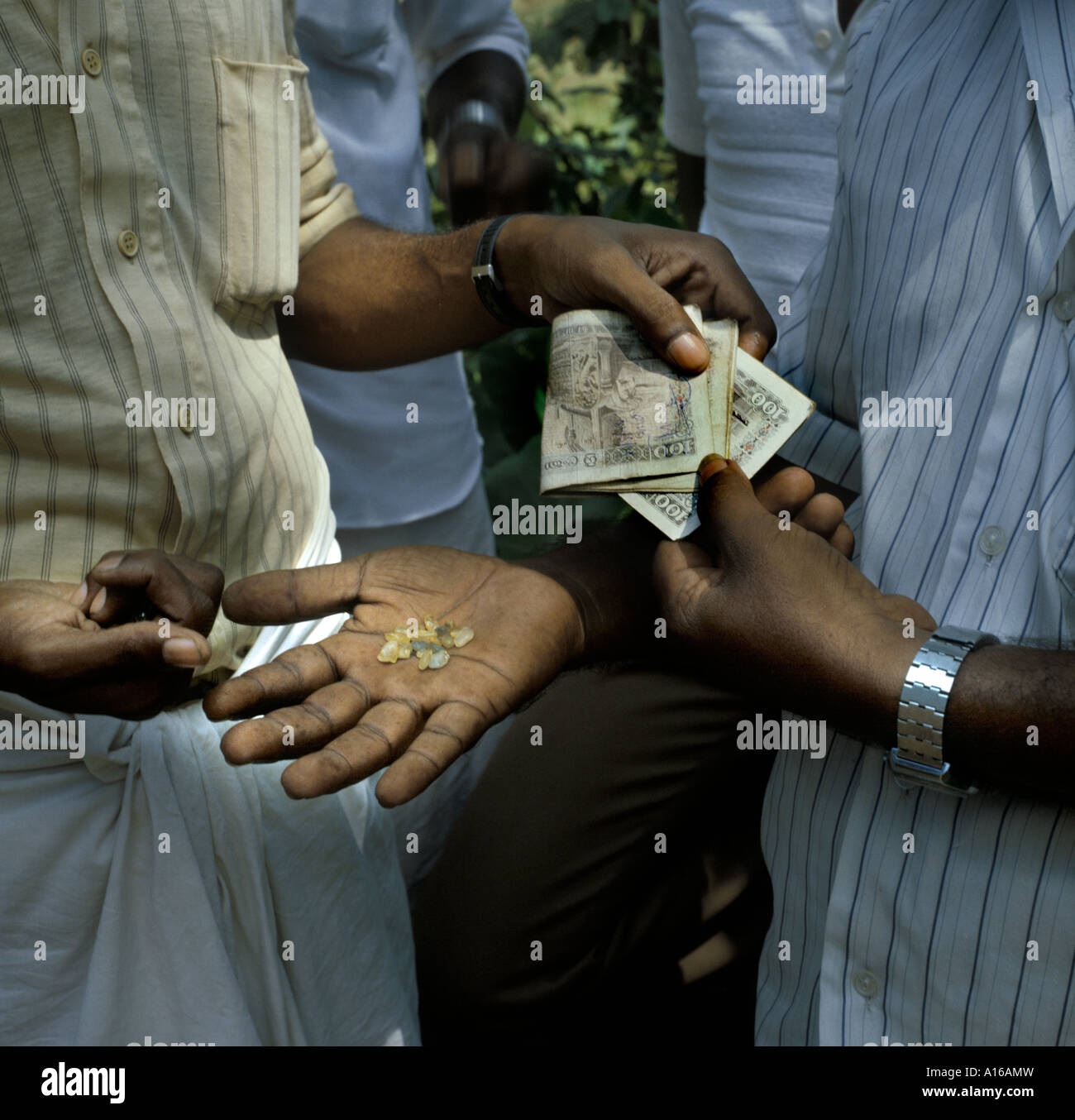 Sri Lanka Ratnapura Mining Moonstone zaffiro pietre preziose Ruby gioielli Gems Foto Stock