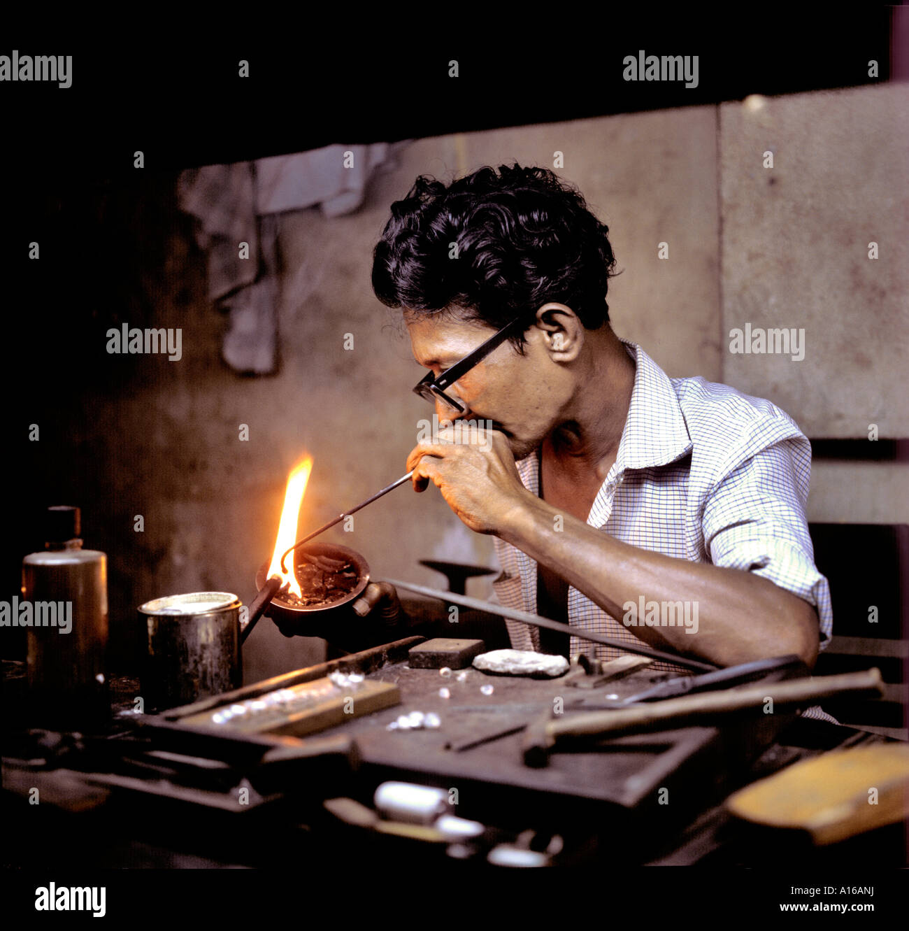 Sri Lanka Ratnapura Mining Moonstone zaffiro pietre preziose Ruby Jewelery gemme Foto Stock