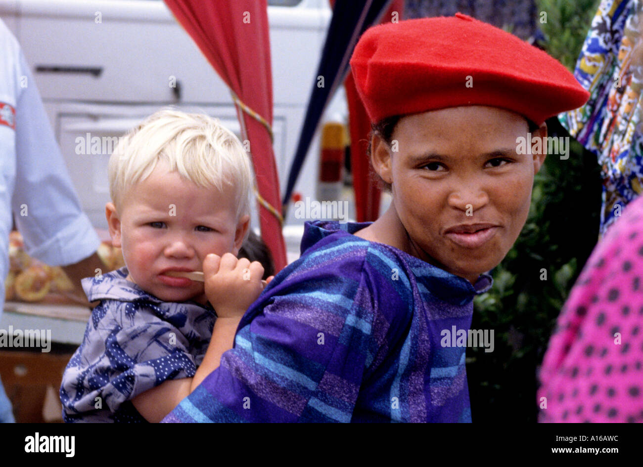 Babysitter bambinaia nero Sudafrica Johannesburg Foto Stock