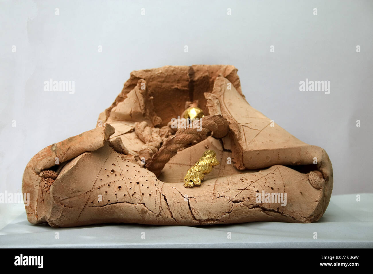 Scultura in terracotta dall artista indiano Pittore scultore Himmat Shah Foto Stock