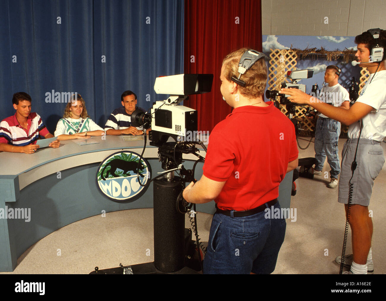 Scuola di alta produzione televisiva del telegiornale di classe Foto Stock