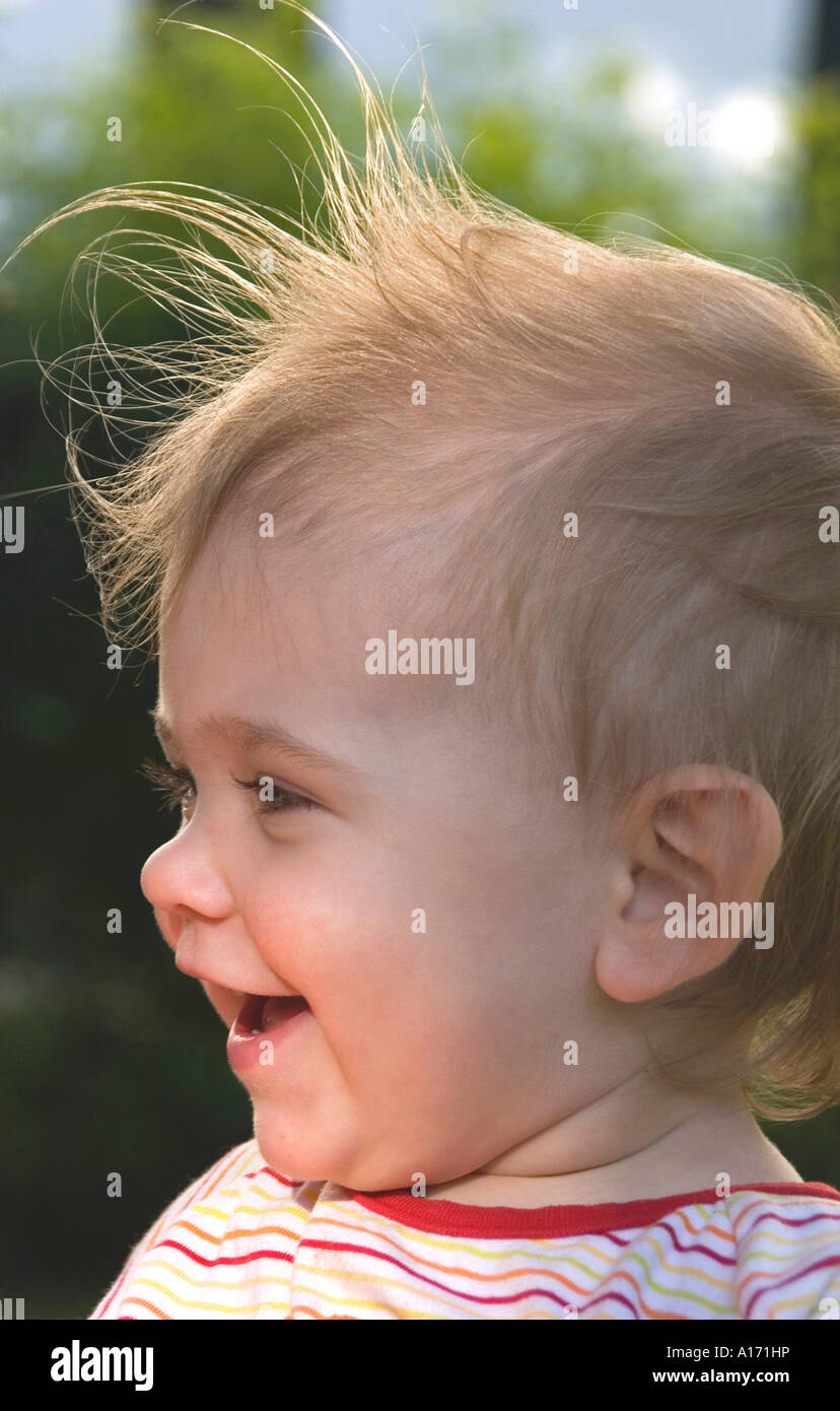 bambino che ride Foto Stock