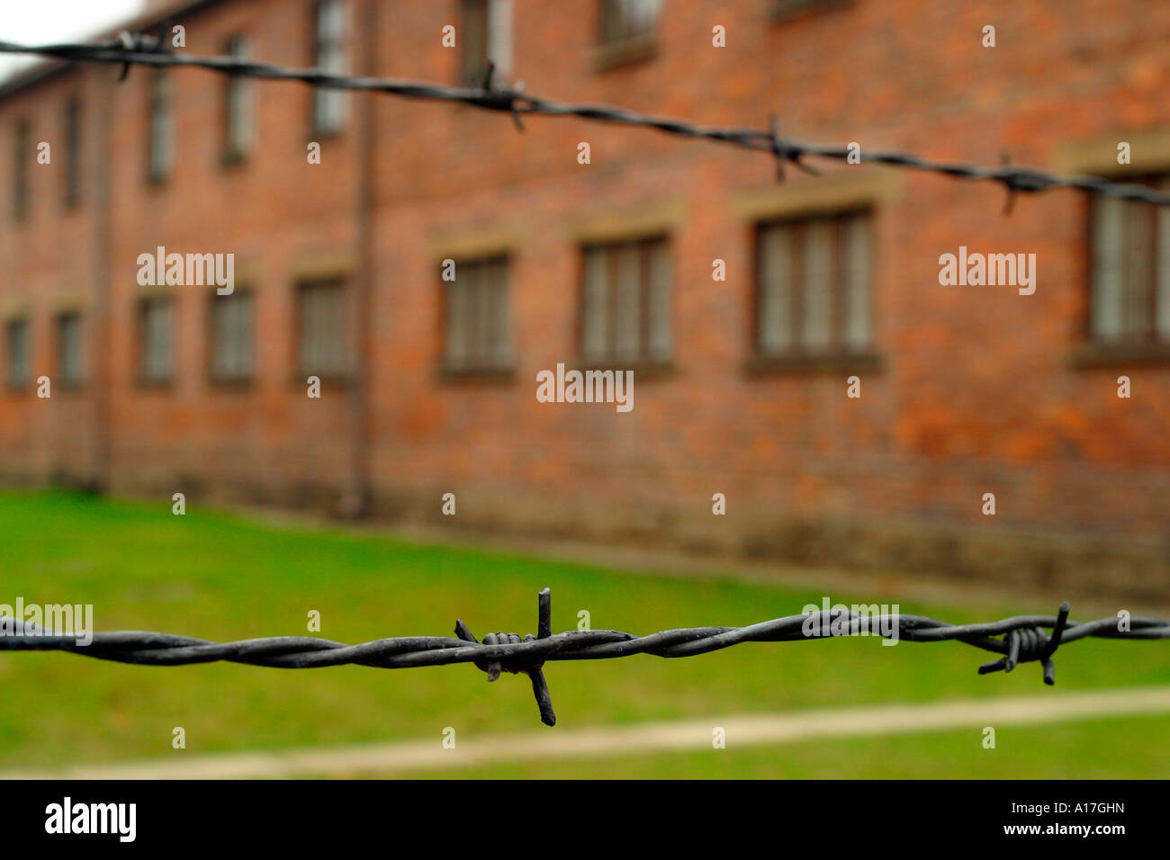 Il recinto elettrico al campo di concentramento di Auschwitz, Oswiecim, Polonia. Foto Stock