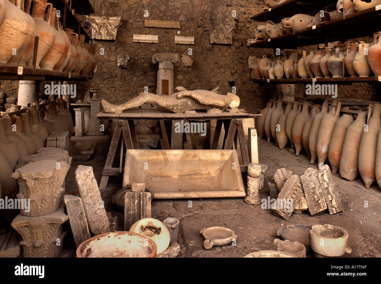 Pompei romana la città in rovina i morti Vesuvio Italia Anfora Foto Stock