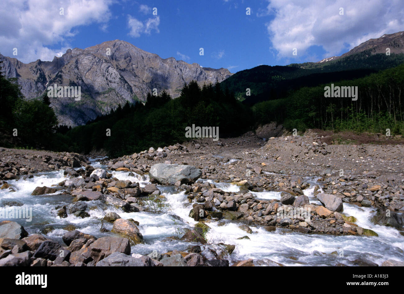 Italia Dolomiti italiane montagne acqua di fiume Foto Stock