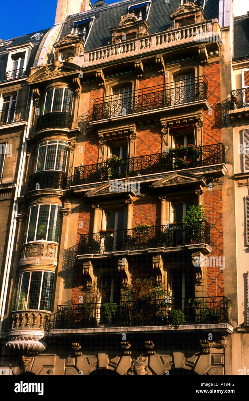 Facciata di edificio sul Boulevard de Clichy Montmartre Parigi Francia N Tempio Foto Stock